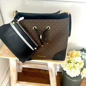 Brand new with tags Michael Kors brown/blk shoulder bag with mini wrist bag